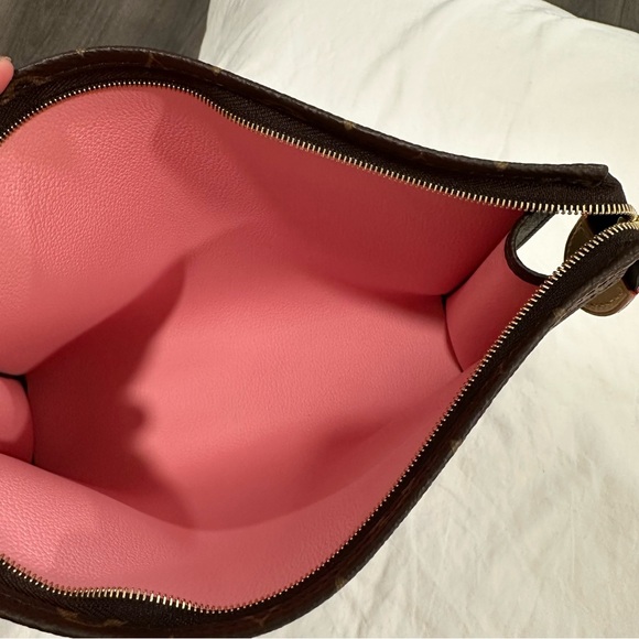 New Louis Vuitton 2024 Toiletry 26 pouch Toilet Pouch M47195 - Picture 4 of 7